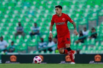 El regreso con el que sueña Colo Colo: así es el presente de Claudio Baeza en México