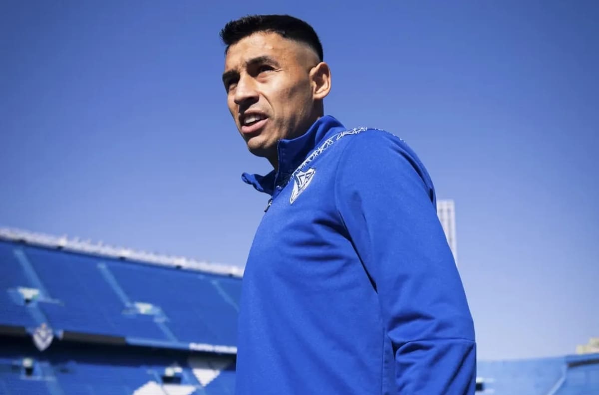 Aníbal Mosa llamó a Claudio Baeza para ser nuevo fichaje de Colo Colo: esto pasó con Vélez Sarsfield