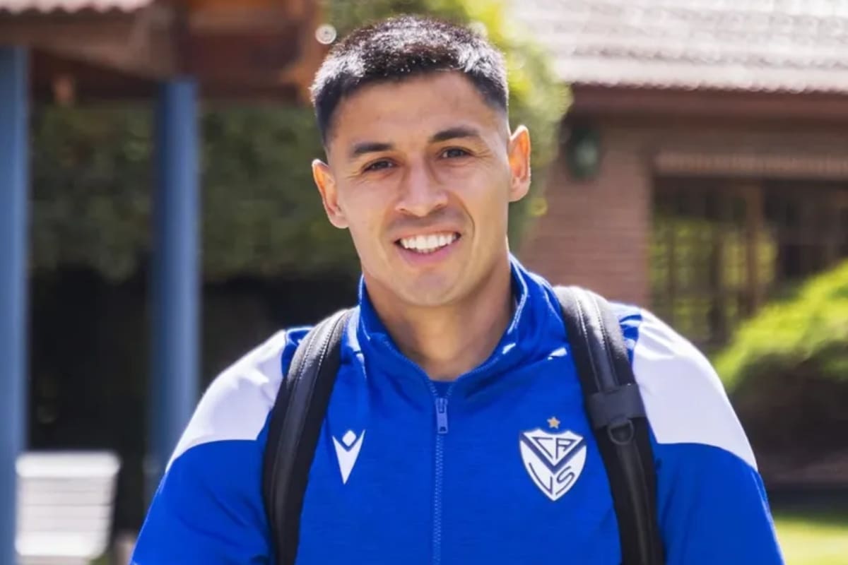 El mediocampista interesa en Universidad Católica como posible refuerzo para 2026. Foto: Vélez Sarsfield.