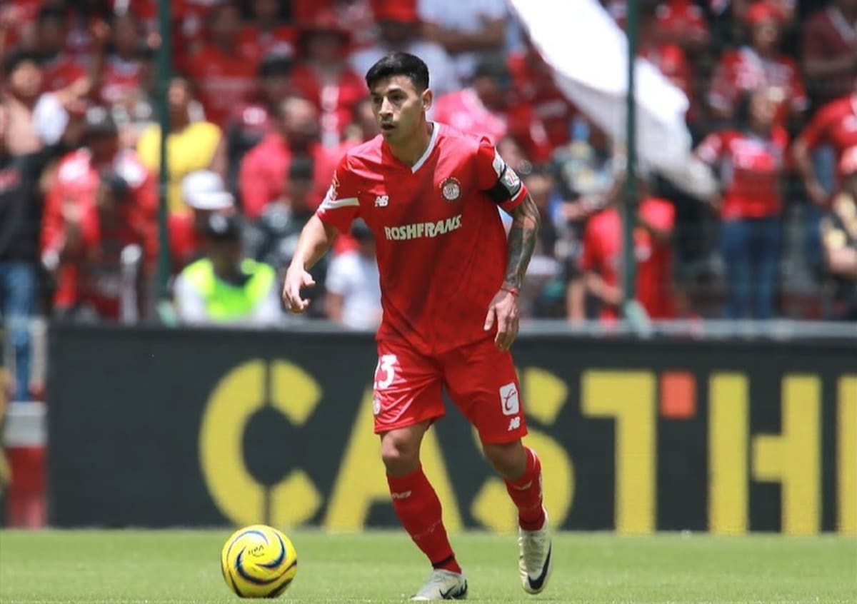 está en la puerta de salida del Toluca.