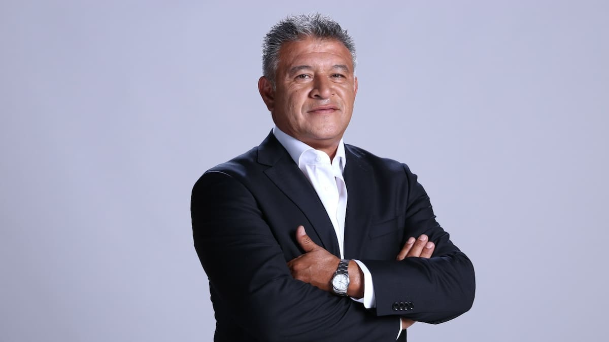 Claudio Borghi regresa a las transmisiones del fútbol chileno para el Clásico Universitario