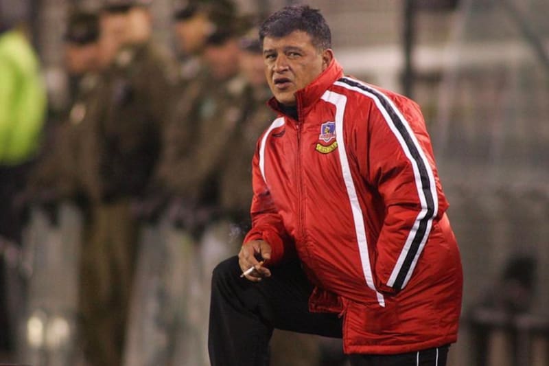 El ídolo argentino en su etapa como entrenador de Colo Colo.