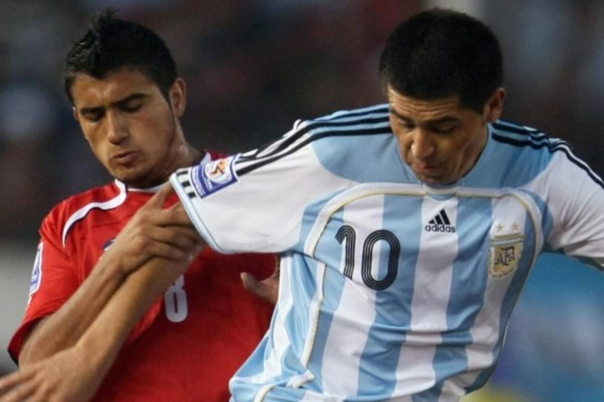 Claudio Borghi comparó a Arturo Vidal con Juan Román Riquelme. Foto: Twitter