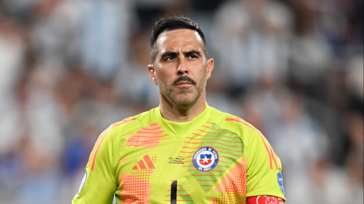 “Increíble”: Claudio Bravo se lanza contra la FIFA y acusa robo de Argentina en el Mundial 2026