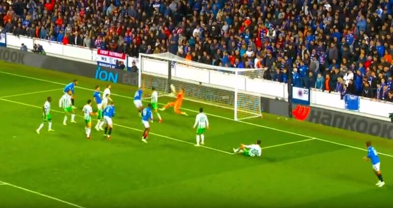 El portero de la selección chilena se despachó con un tapadón.