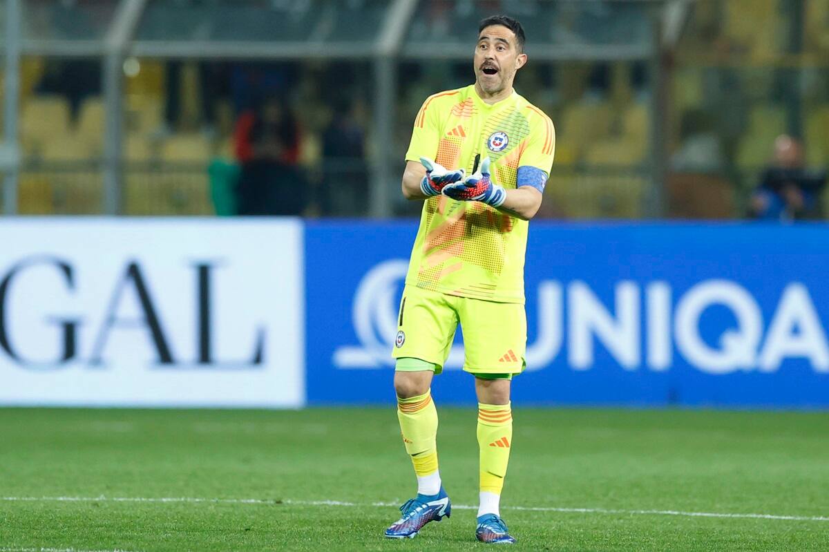 Claudio Bravo volvió a atajar tras un largo tiempo de para. (Foto: Aton)