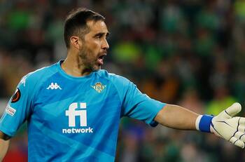 Claudio Bravo y Manuel Pellegrini buscan redimirse en La Liga con Real Betis ante Villarreal