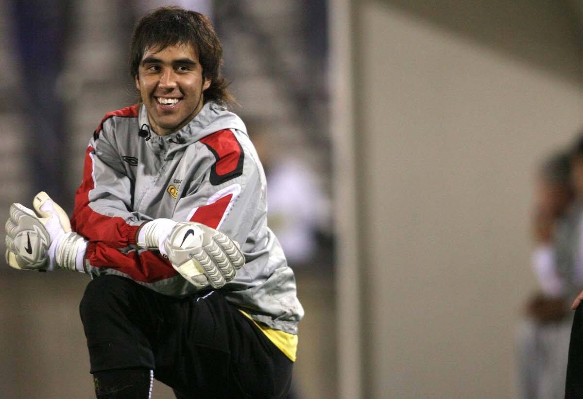 Claudio Bravo podría volver a Colo Colo después de 18 años.