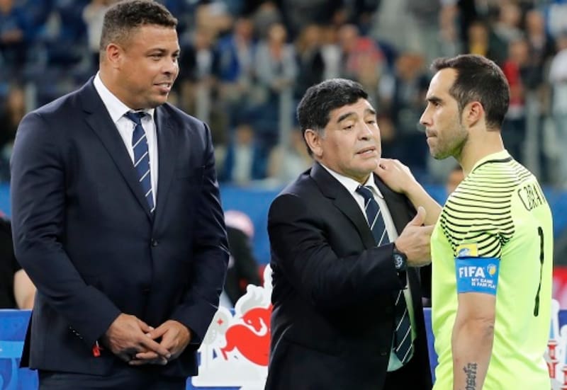 junto a Ronaldo y Diego Maradona.