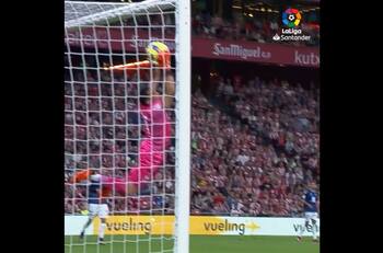 VIDEO | Y algunos lo criticaban: la increíble volada de Claudio Bravo ante el Athletic de Bilbao