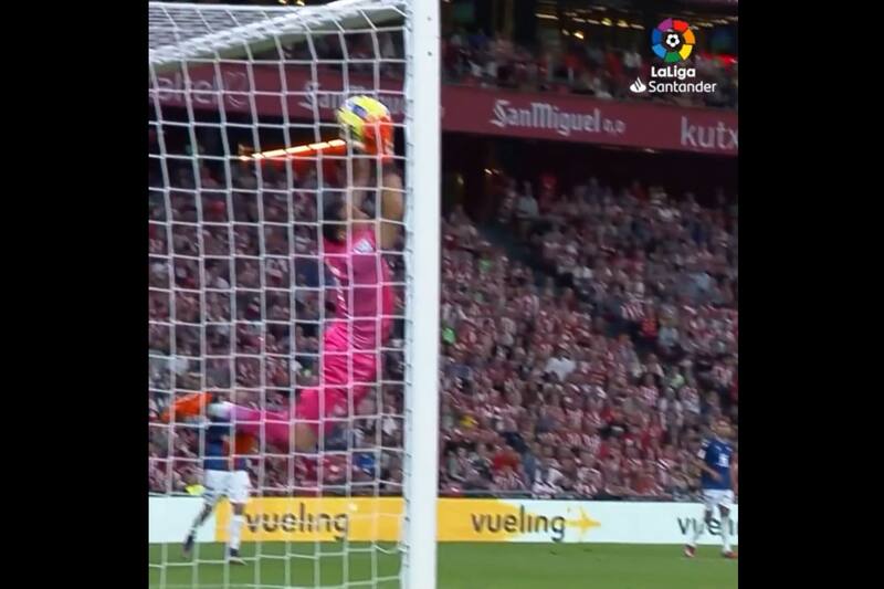 Claudio Bravo fue una de las figuras del Real Betis ante Athletic de Bilbao.