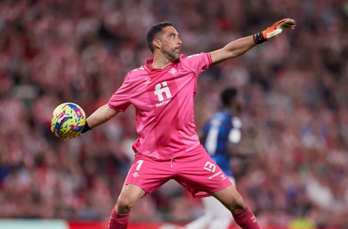 Arquero peruano que fracasó rotundamente en Europa “torea” a Claudio Bravo: “Yo soy mejor”