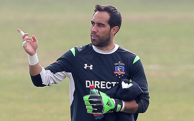 Claudio Bravo tiene excasas posibilidades de firmar en Colo Colo tras su adiós al Betis.