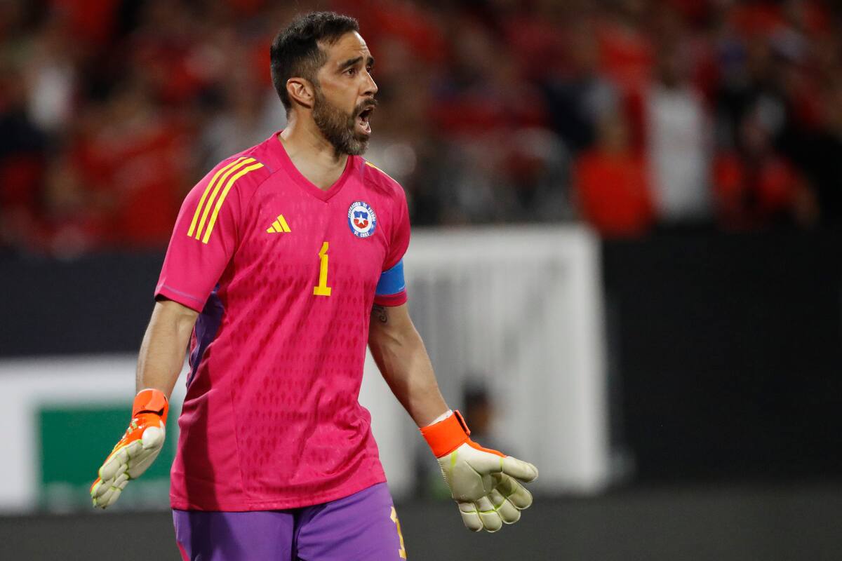 defendiendo la camiseta de la selección chilena en un amistoso ante Paraguay (Foto: Aton)