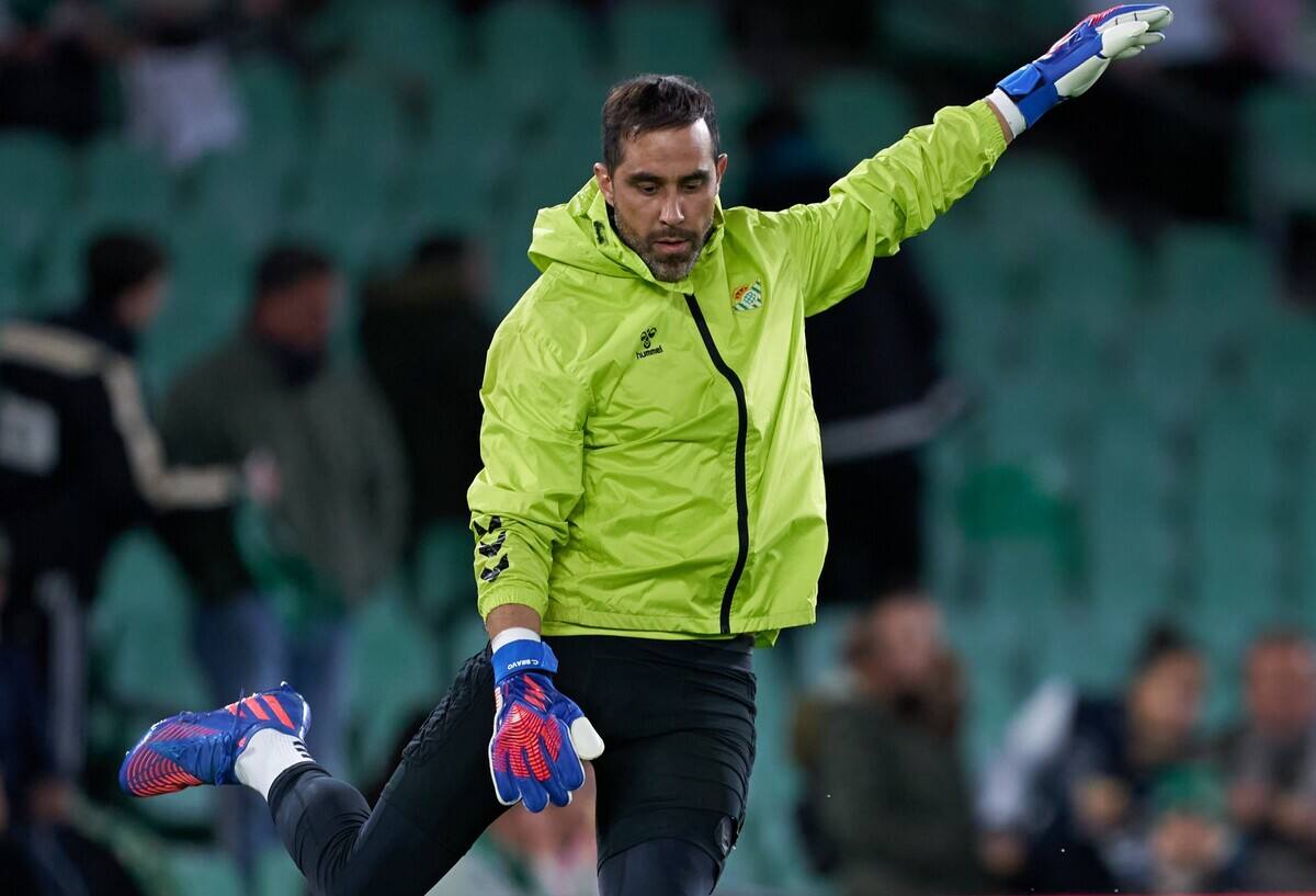Claudio Bravo retomó la titularidad en el Betis . Crédito: @RealBetis.