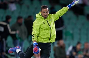 El nuevo desafío que tendrá hoy Claudio Bravo en la portería del Betis