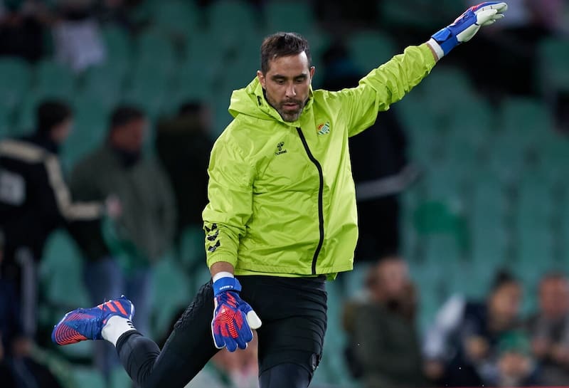 Claudio Bravo retomó la titularidad en el Betis . Crédito: @RealBetis.