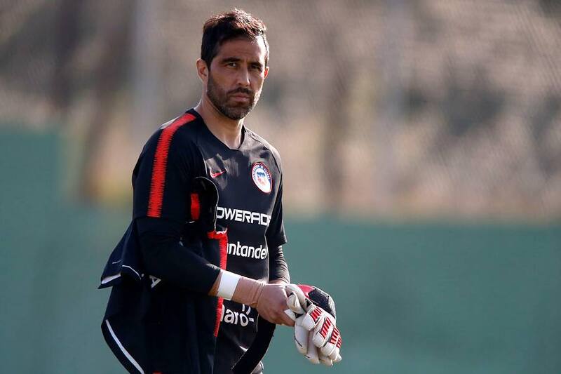 Claudio Bravo suma 145 partidos con la Selección Chilena.