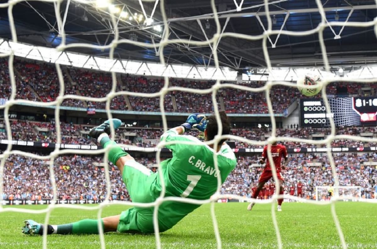 Claudio Bravo dejará Manchester City al finalizar la temporada