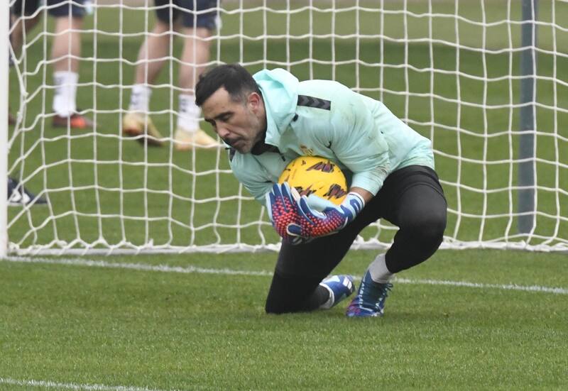Claudio Bravo volvió a los entrenamientos del Betis y podría ser nominado contra el Barcelona