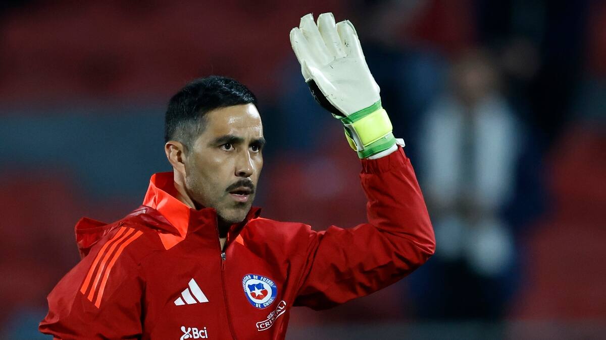 Todo depende de él: Colo Colo espera con ansias la respuesta de Claudio Bravo para su retorno