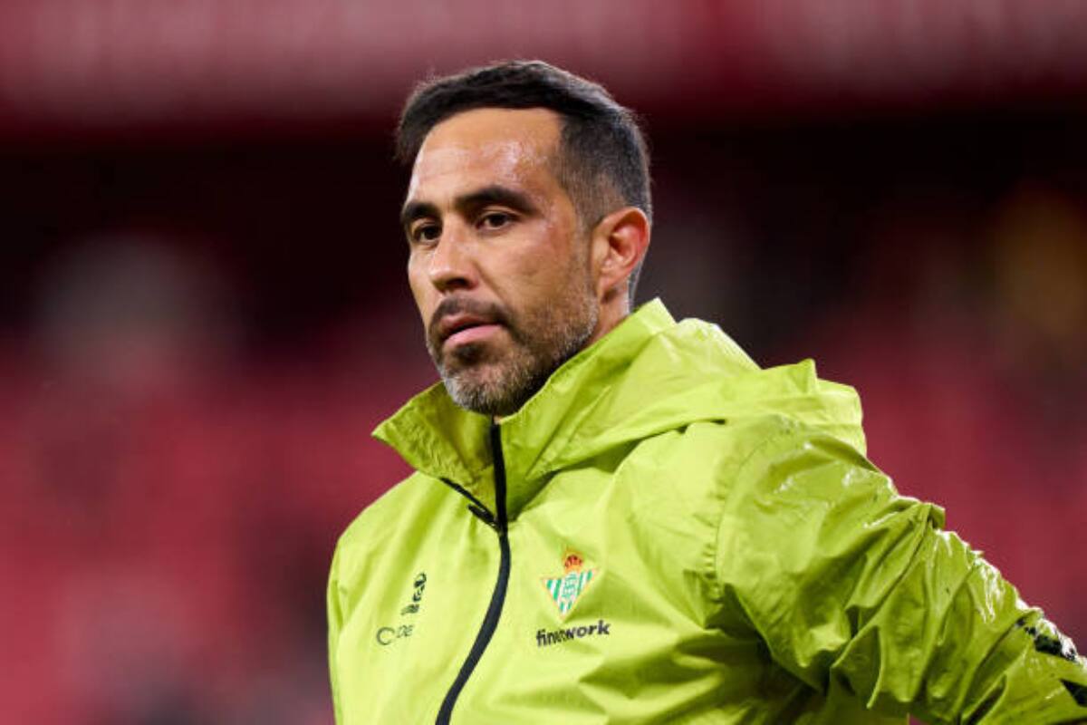 Claudio Bravo se perfila como titular para el Derbi de este fin de semana ante el Sevilla.