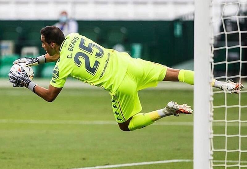 Estaría con un pié y medio fuera del Betis.