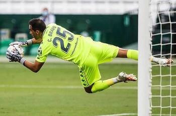 El tapadón de Claudio Bravo que evitó el segundo descuento del Elche