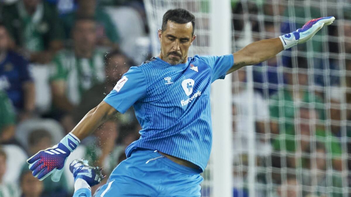 “Genera desconfianza”: La extraña crítica que recibió Claudio Bravo en el Betis tras dejar su arco en cero