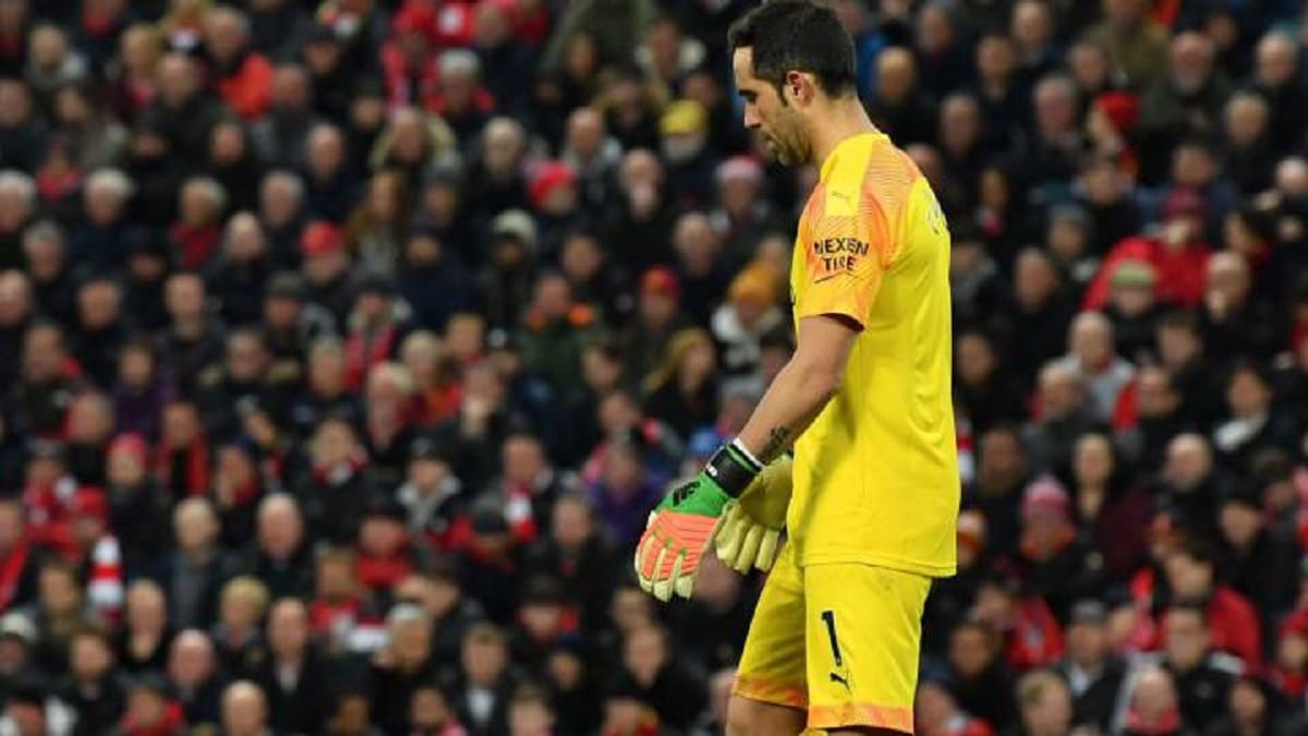 Medio inglés catalogó como "fracaso" a Claudio Bravo en Manchester City