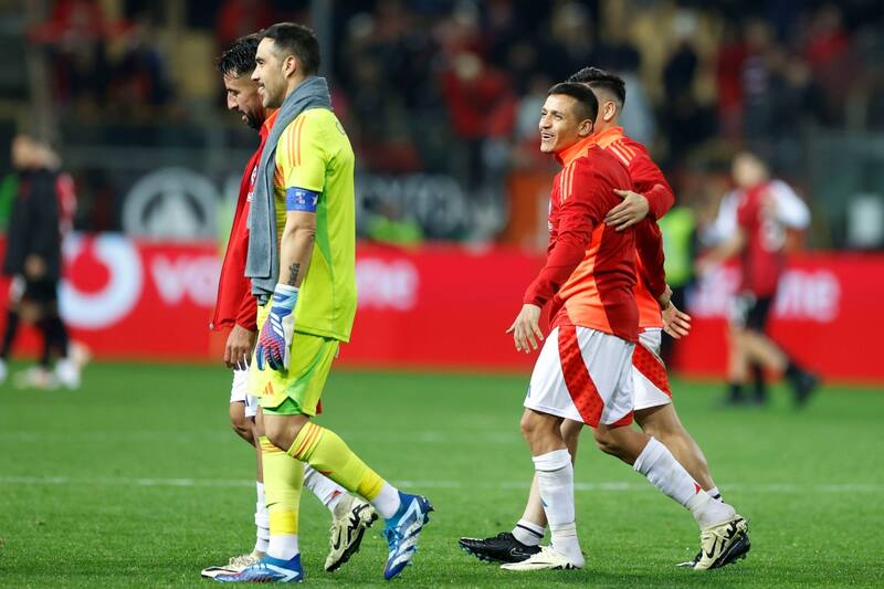 con la Selección Chilena, en un amistoso frente a Albania.