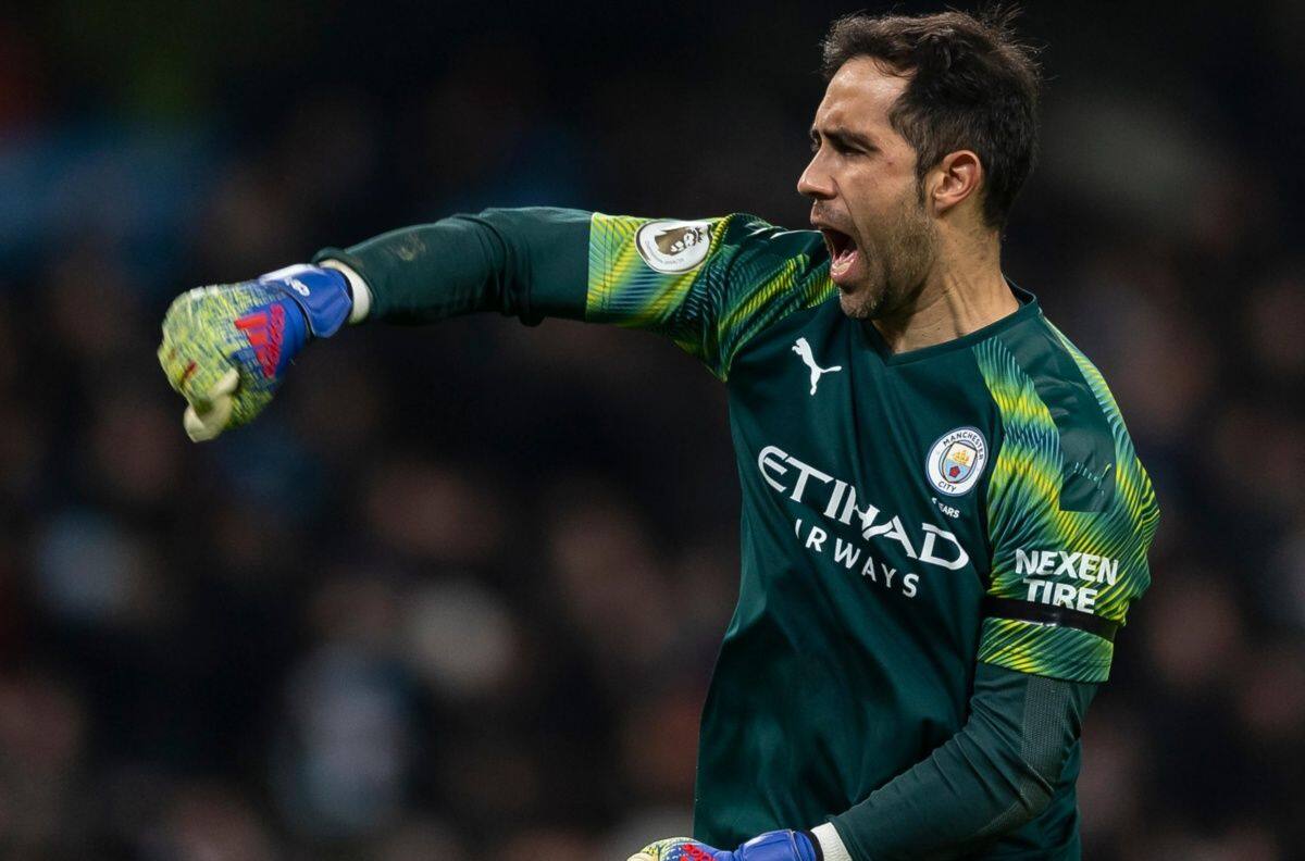 Claudio Bravo permanecería hasta el término de la liga en Manchester City