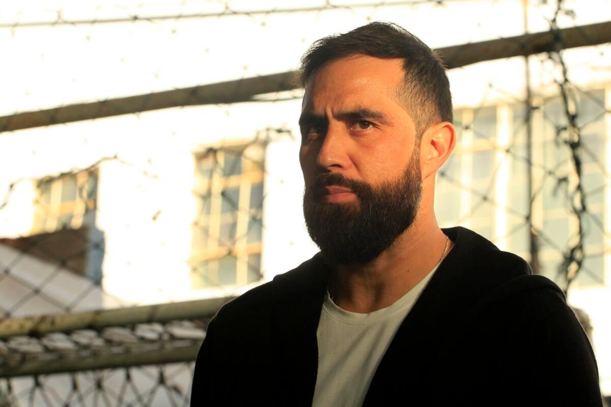 Valparaiso, 13 junio 2019.
El ex arquero de la seleccion chilena, Claudio Bravo, visita la escuela de futbol que realiza el gendarme Eric Cid y que esta destinada a nios del sector de Playa Ancha.
Sebastian Cisternas/ Photosport.