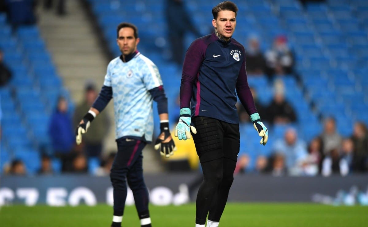 Claudio Bravo y Ederson en el Manchester City.