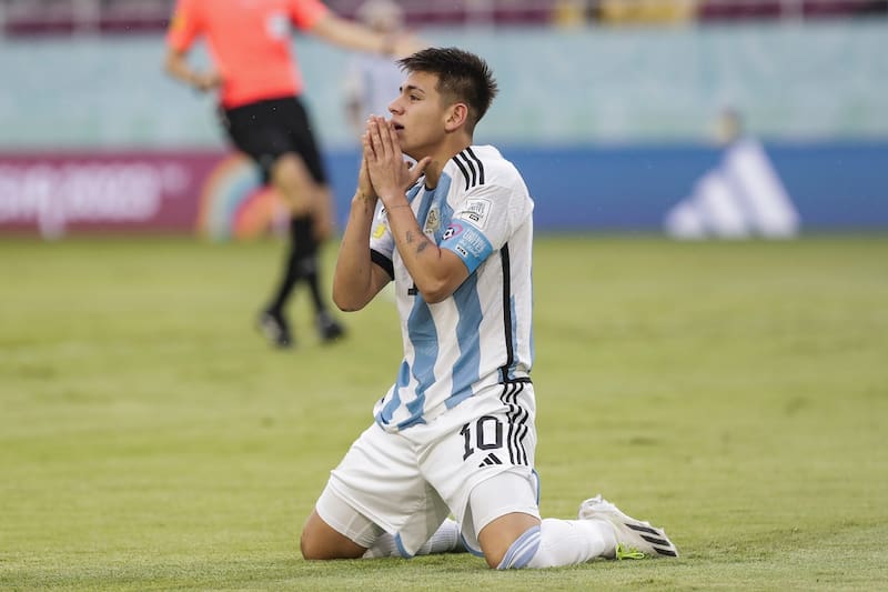 Claudio Echeverri, figura de Argentina en el Preolímpico. EFE