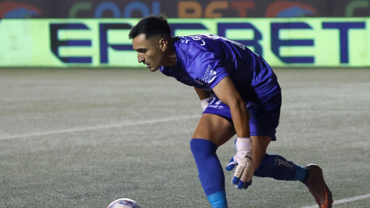Se formó en la U, dio la vuelta larga y ahora se luce al arco en la Liga de Primera: “A base de harta disciplina”
