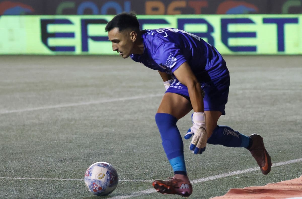 Se formó en la U, dio la vuelta larga y ahora se luce al arco en la Liga de Primera: “A base de harta disciplina”