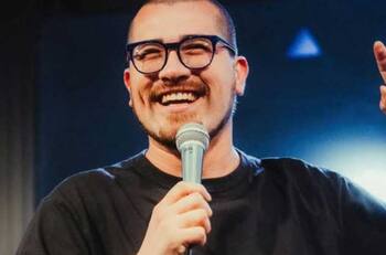 Quién es Claudio Michaux, el humorista que se presentará esta noche en el Festival del Huaso de Olmué