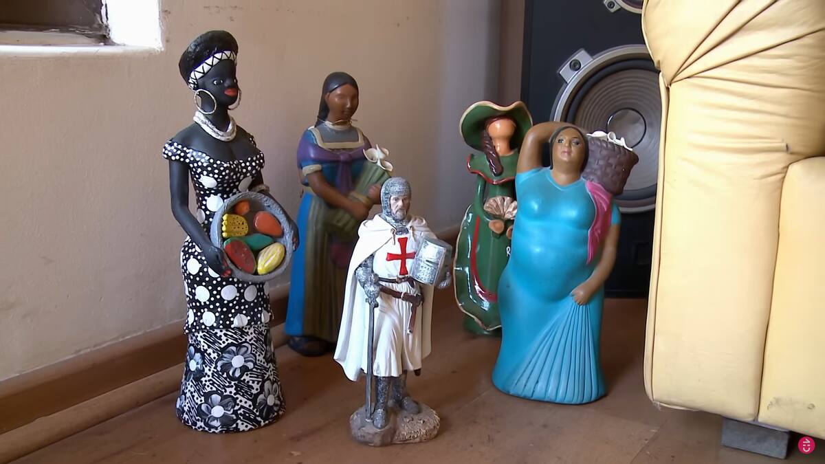 Recuerdos de sus viajes grabando "El Mundo del Profesor Rossa"