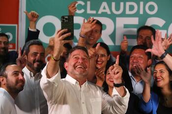 Elecciones 2024: ¿Quién es Claudio Orrego, el reelecto gobernador de la Región Metropolitana?
