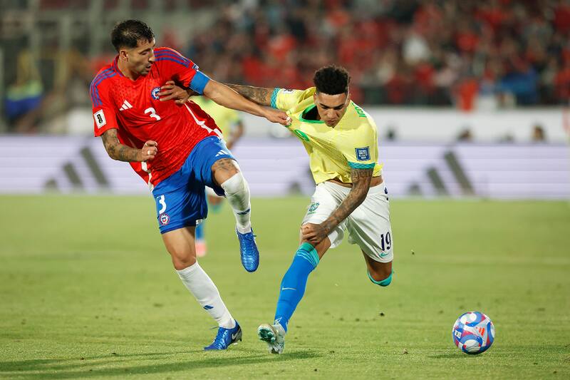 tuvo un lapsus antes del inicio de partido entre Chile y Brasil. (Foto: Aton)