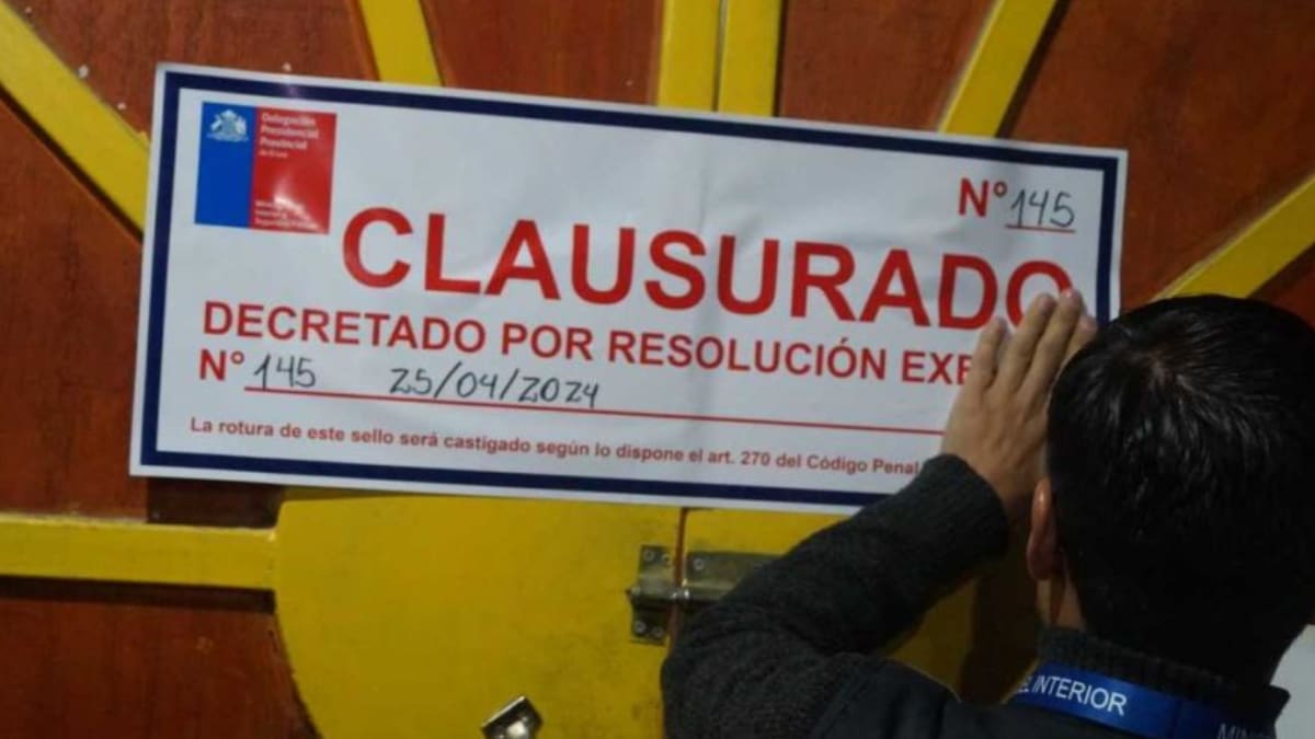 En esta comuna de la RM se está produciendo un masivo cierre de locales comerciales: ¿Cuál es la razón?