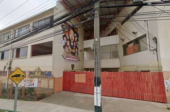 Histórico colegio es clausurado tras serios daños estructurales: Cientos de alumnos son trasladados