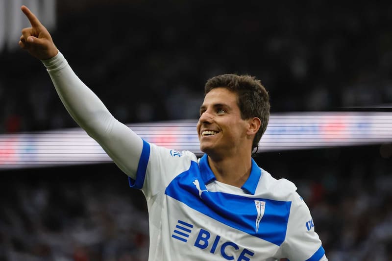 Finalmente renovará en la UC pese al interés desde Bulgaria. Foto: Agencia Aton