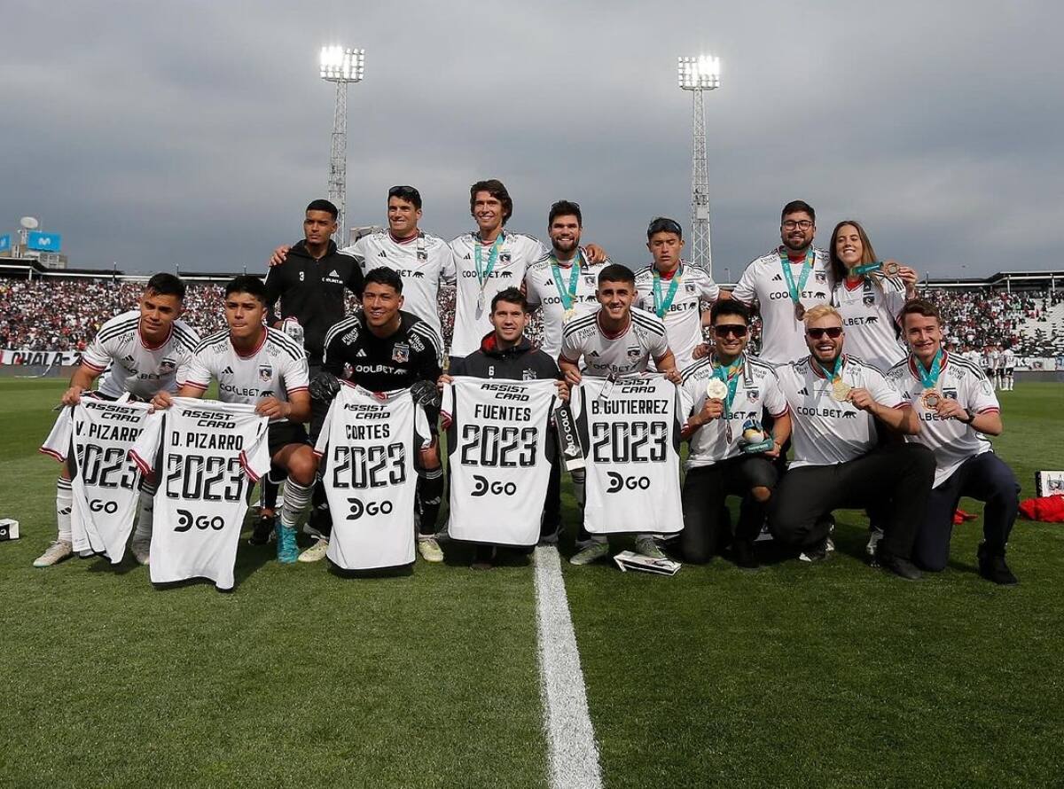 es hincha de Colo Colo.