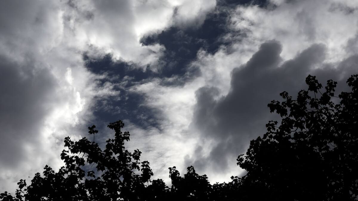 ¿Cómo va a estar el tiempo en Santiago hoy tras una madrugada con tormentas eléctricas?