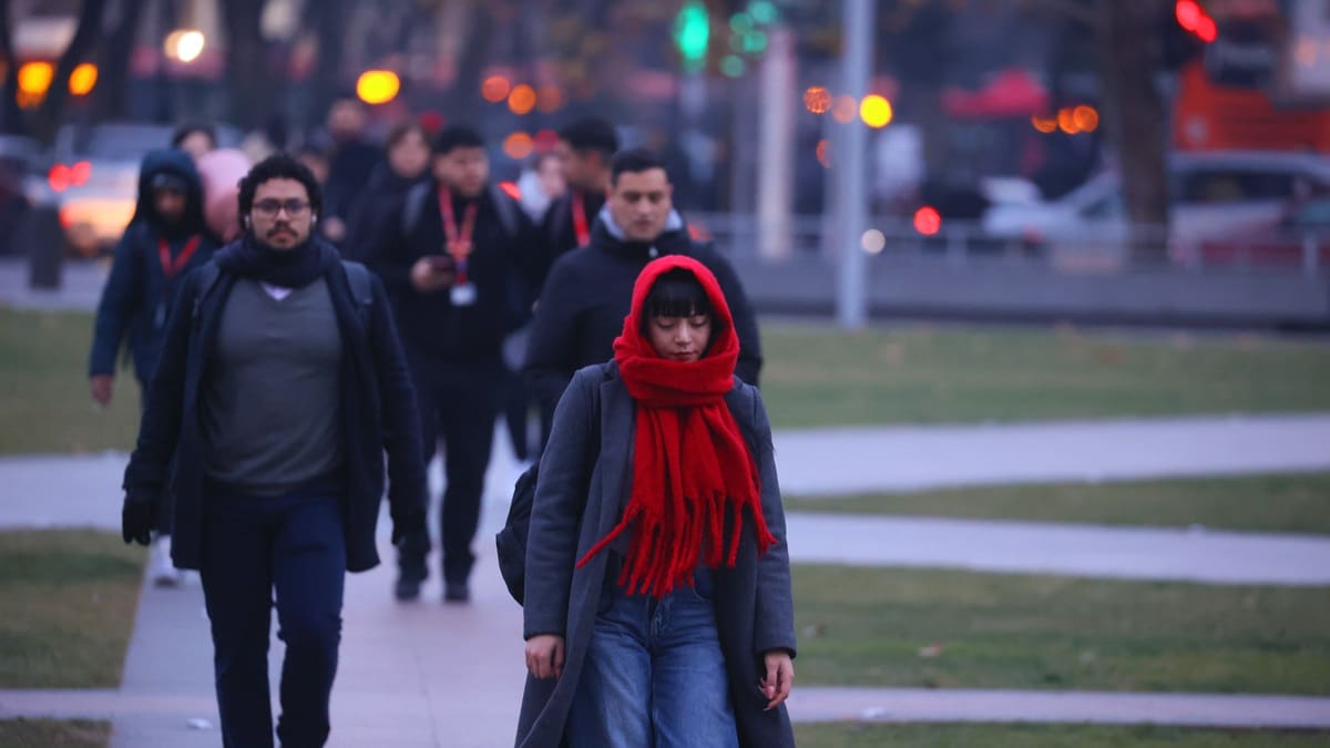 Este será el día más frío de la semana en Santiago: máxima llegará solo a 17 °C