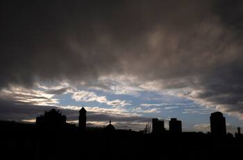 Conoce cómo estará el tiempo en Santiago luego de una madrugada con bajas temperaturas