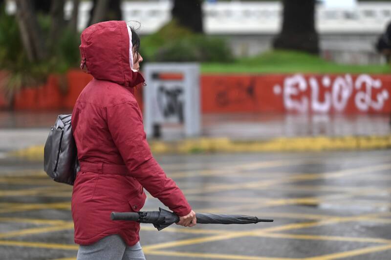 El jueves habrá 27 grados, pero el viernes tendremos cerca de 10 grados menos, lluvia y frío.