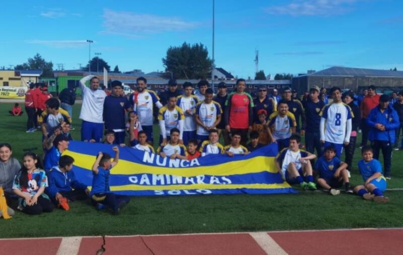 El equipo de Puerto Natales enfrentará a Deportes Puerto Montt en un duelo histórico.